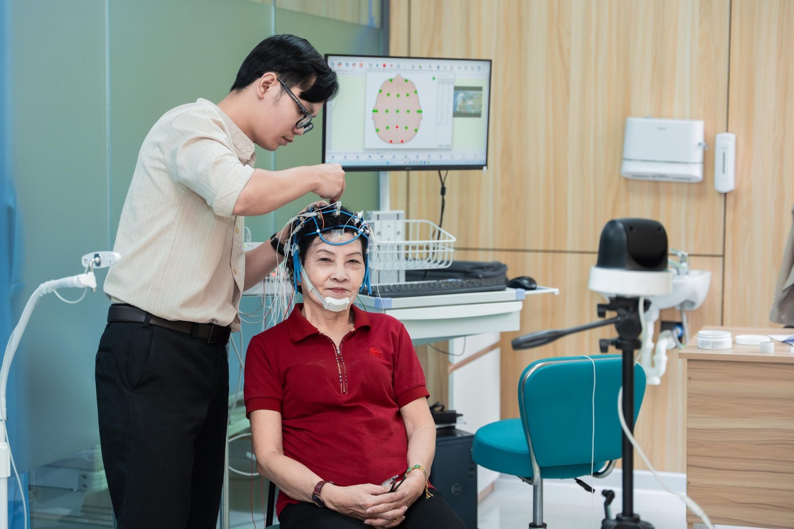 Thực hiện đo điện não