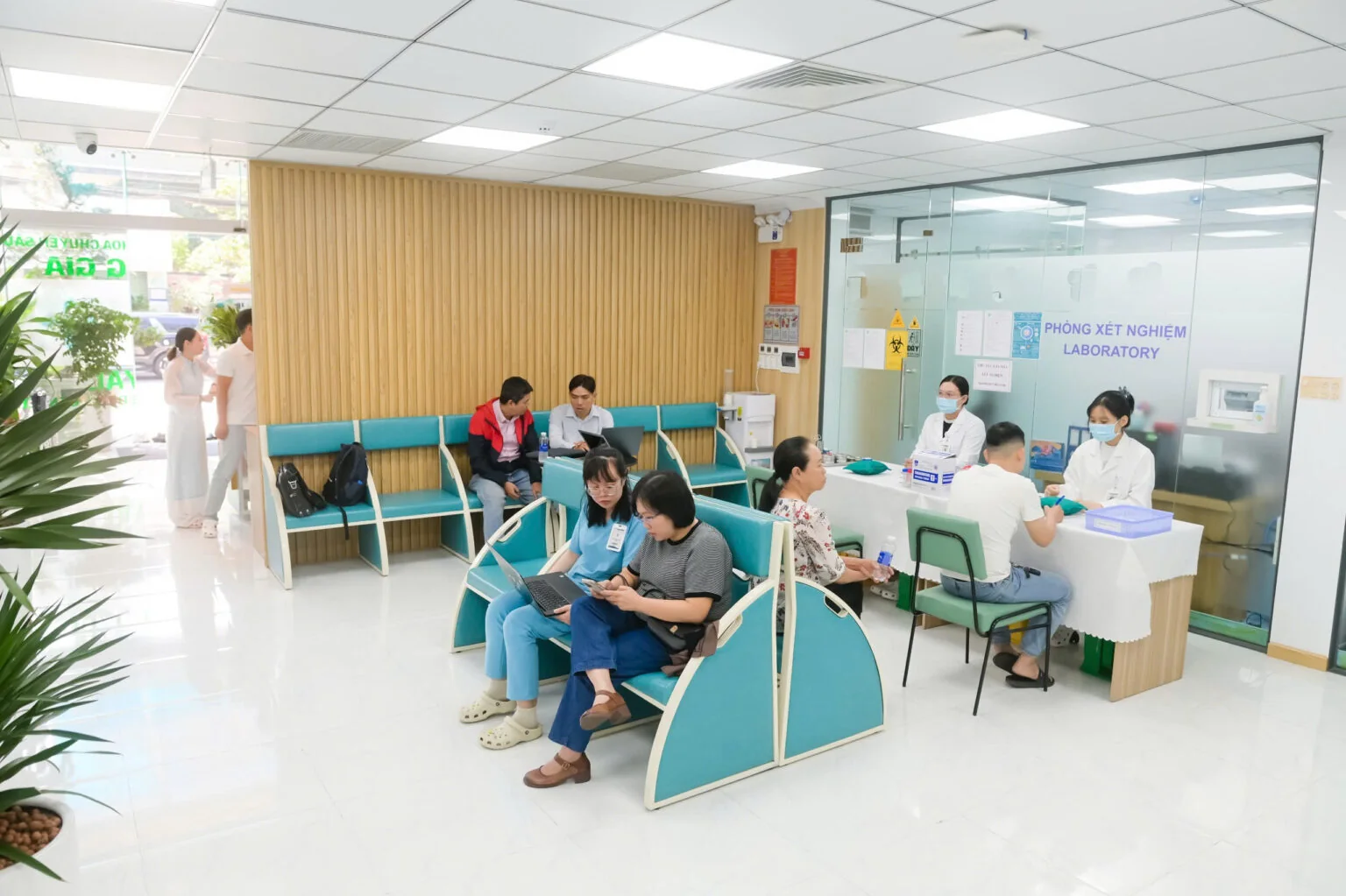 Sảnh chờ và lấy mẫu