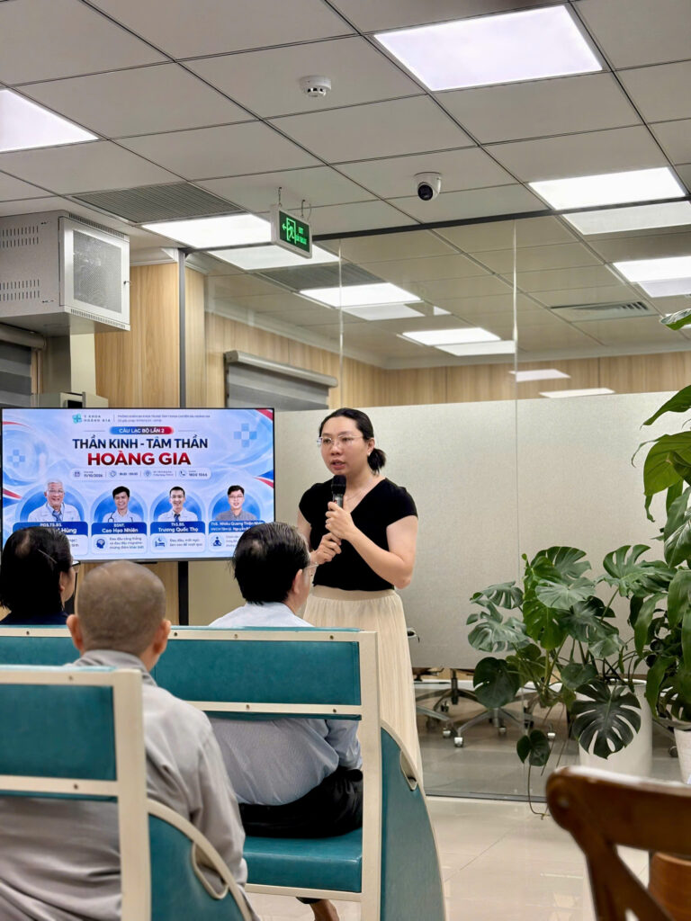 Chia sẻ và kết nối trong buổi sinh hoạt câu lạc bộ lần 2.