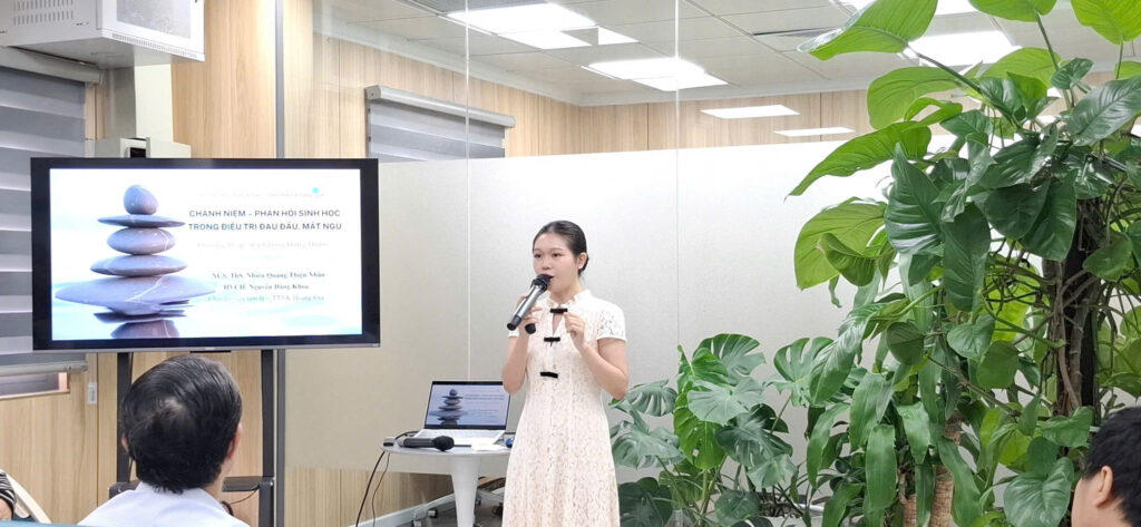 Góc chia sẻ về chánh niệm và phản hồi sinh học trong chăm sóc sức khỏe.